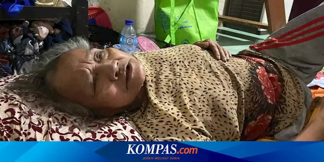 Kisah Mak Mben, Hidup Sebatang Kara di Rumah Penuh Sampah