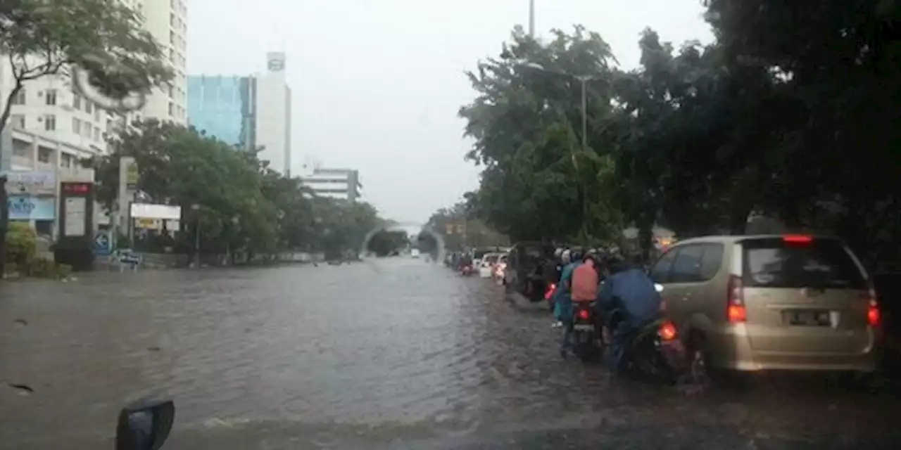 Diguyur Hujan Sejak Sabtu, 20 Wilayah Jakarta Waspada Banjir | merdeka.com