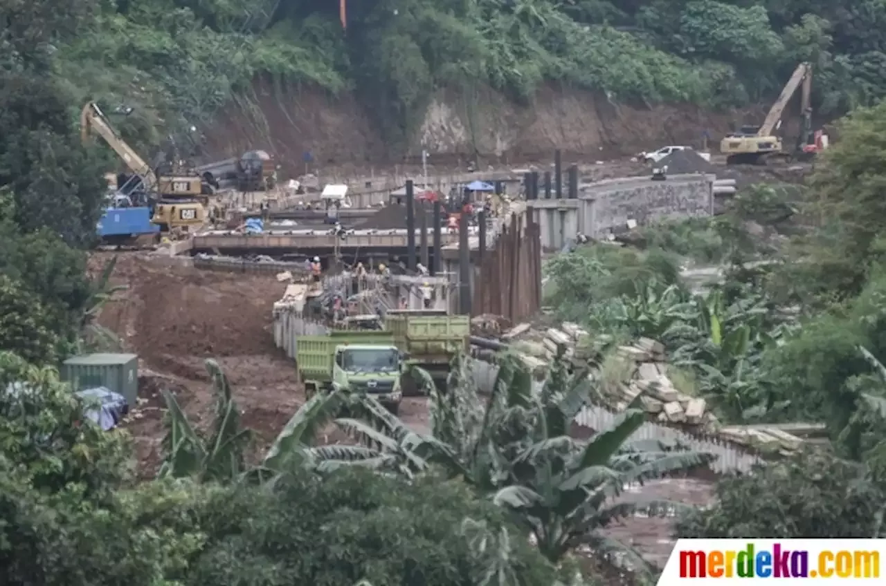 Foto Proyek Saringan Sampah Kali Ciliwung Era Anies Molor Dari Target 2353