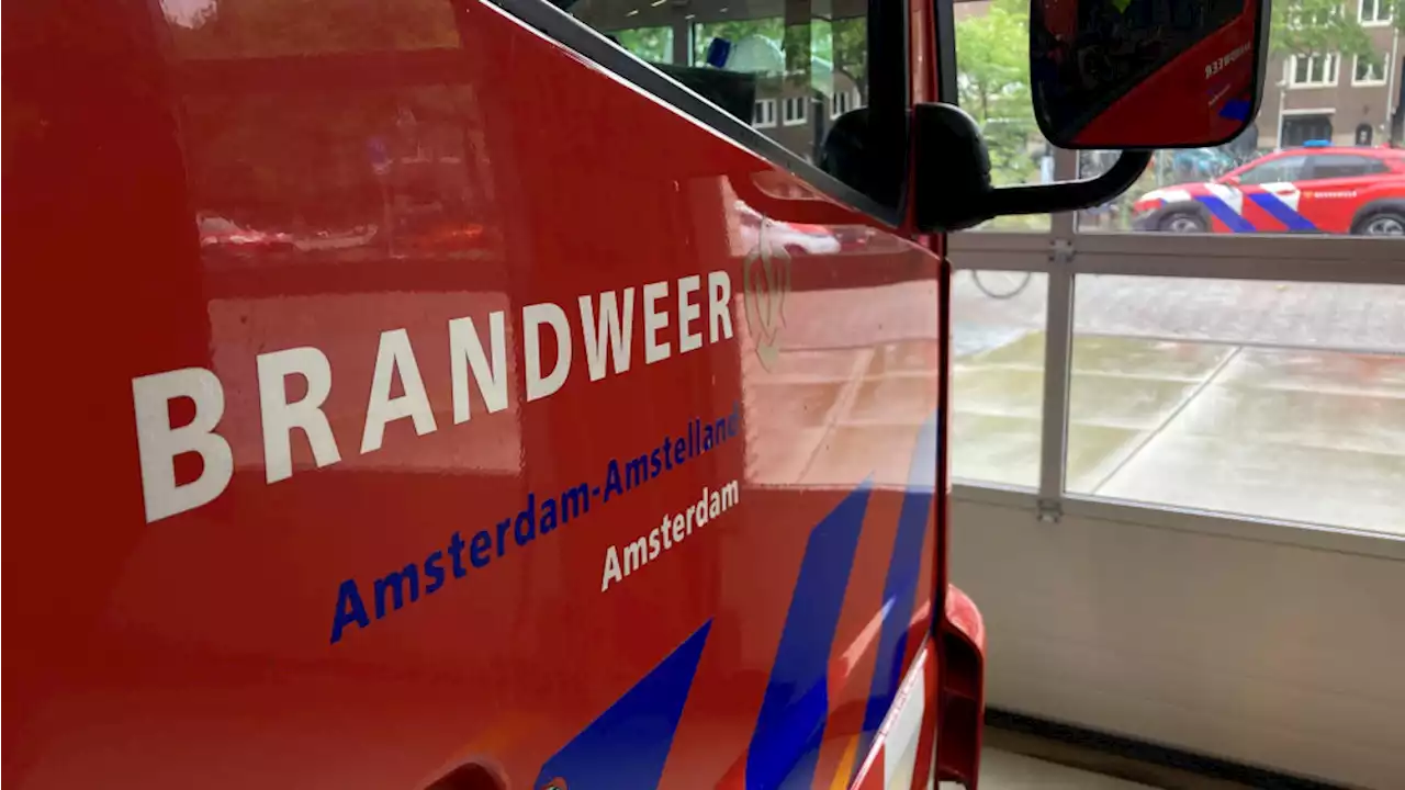 Bewoners krijgen rook binnen bij brand in oven in Amsterdam-Centrum