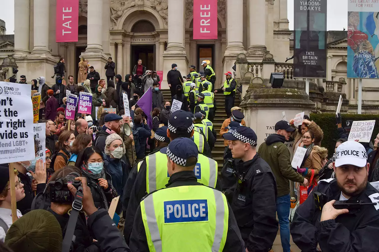 London protesters clash outside drag queen story time