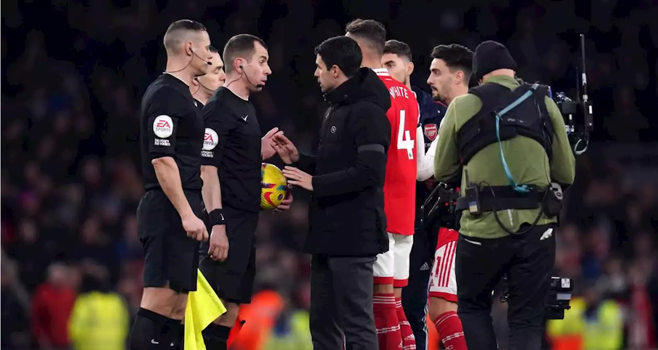 Arsenal : les supporters crient au scandale après une erreur du VAR qui pourrait coûter cher dans la course au titre !