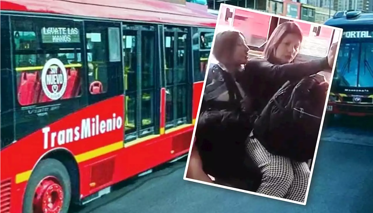 Pelea en Transmilenio por una silla: mujer se sentó encima de otra y les cayó la Policía - Pulzo