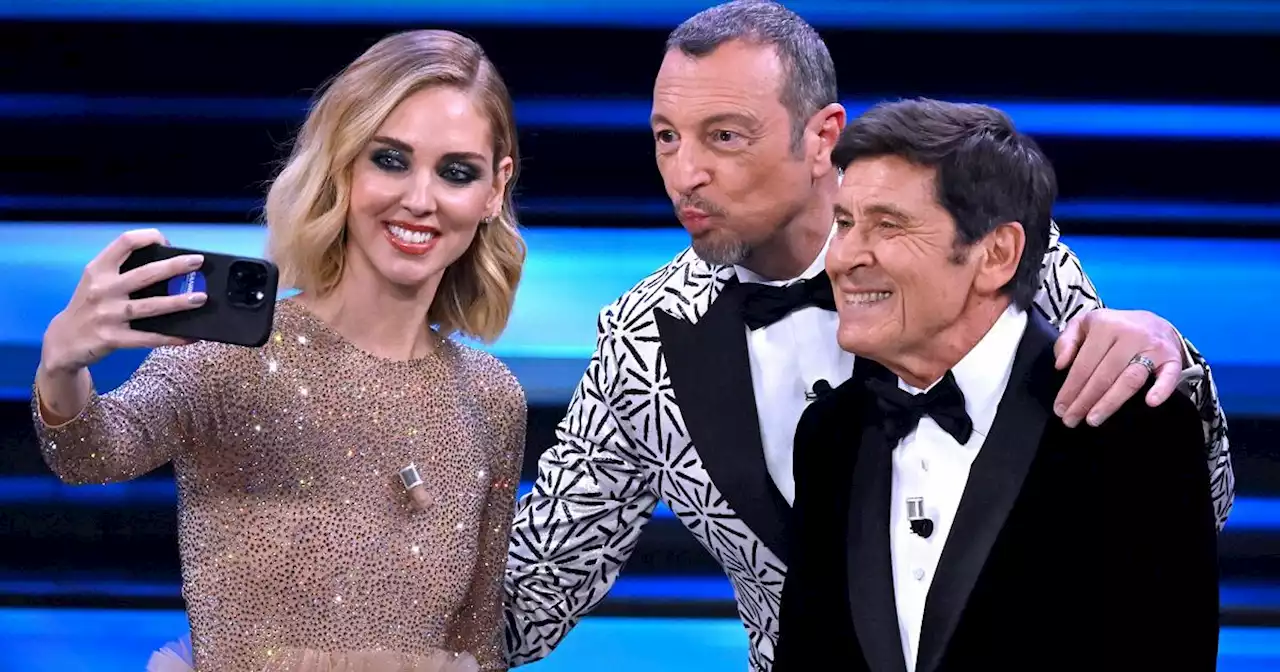 Dalla scopa di Morandi al bacio a Fedez: momenti e meme 'cult' di Sanremo 2023