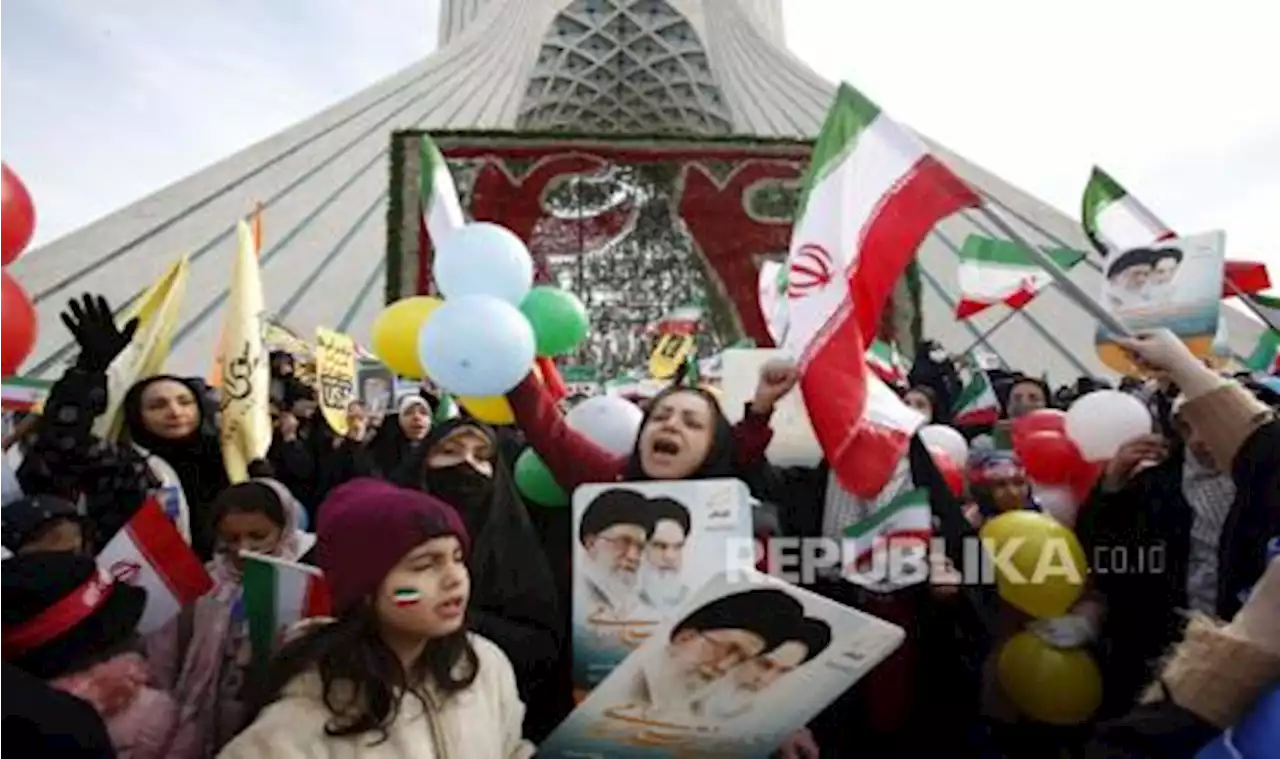 Peringatan 44 Tahun Revolusi Islam, Teriakan 'Mati Amerika Mati Israel' Menggema di Iran   |Republika Online