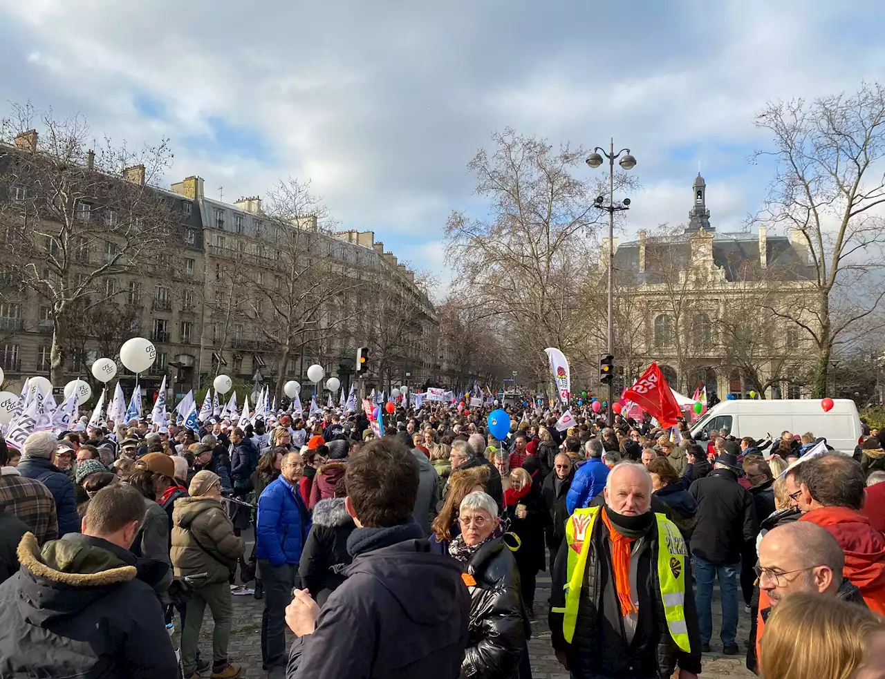 Réforme des retraites : le gouvernement ne compte pas bouger malgré une pression qui s'accentue