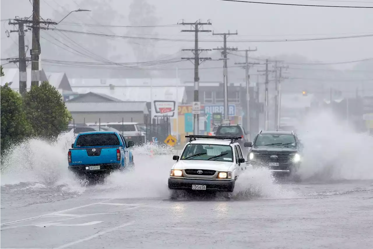 New Zealand cancels flights as deluge from cyclone looms