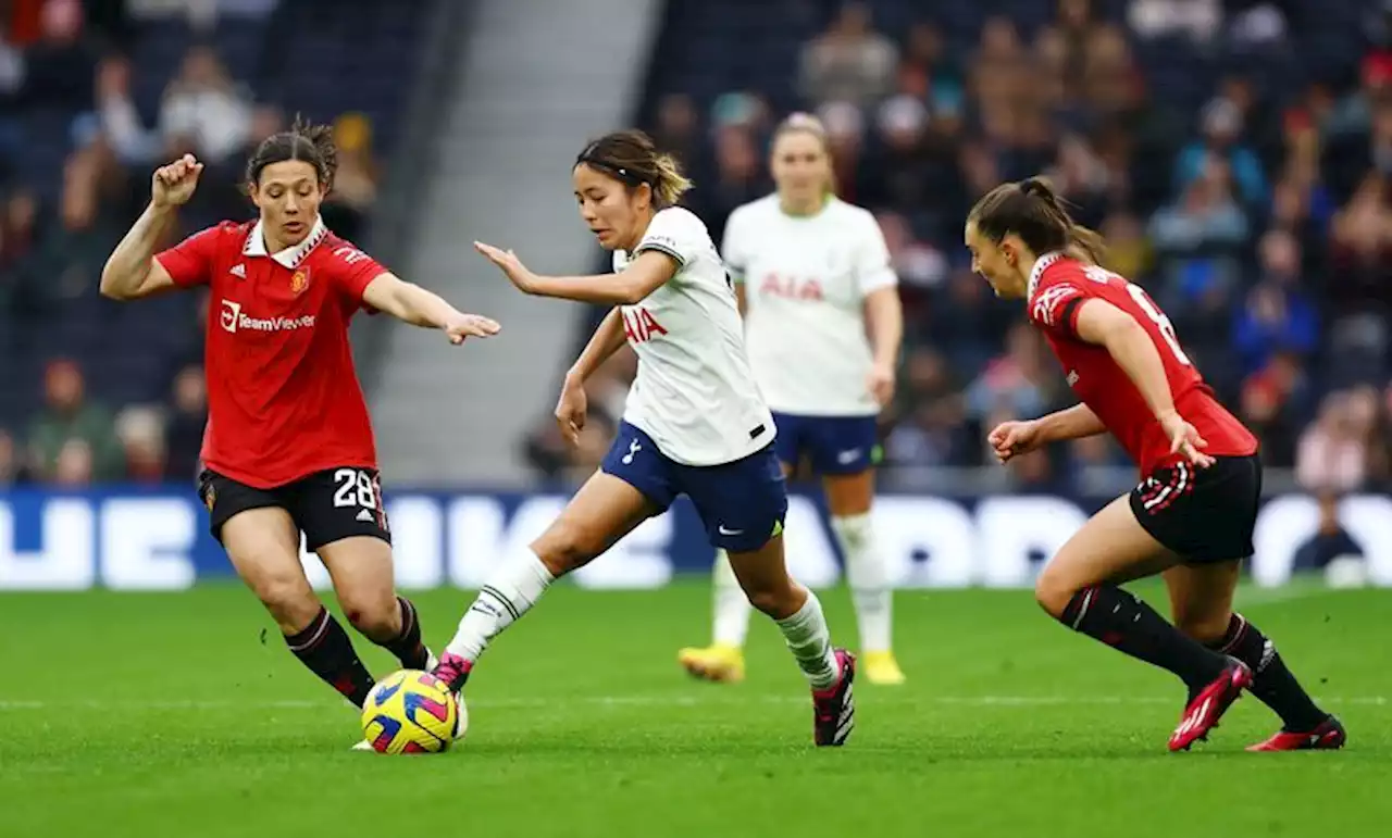 Soccer-Man United beat Spurs to go top of WSL as Toone sees red