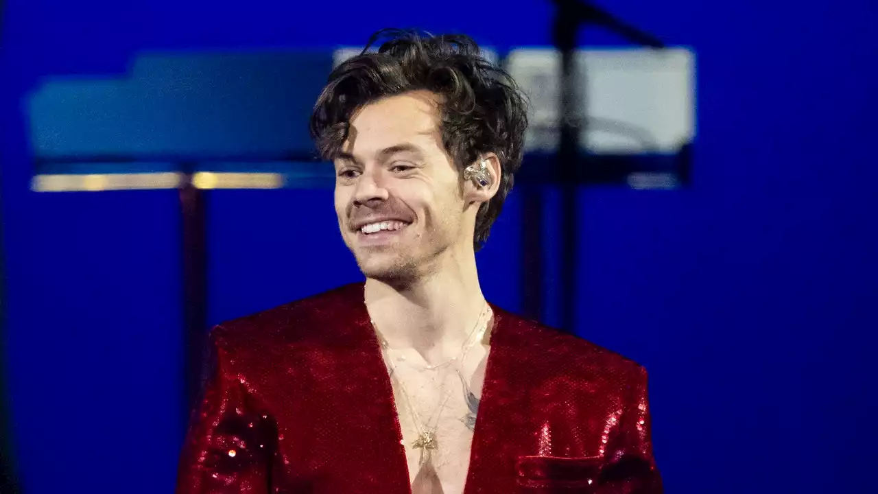 Harry Styles Shouts Out the Members of One Direction in His BRITs Speech