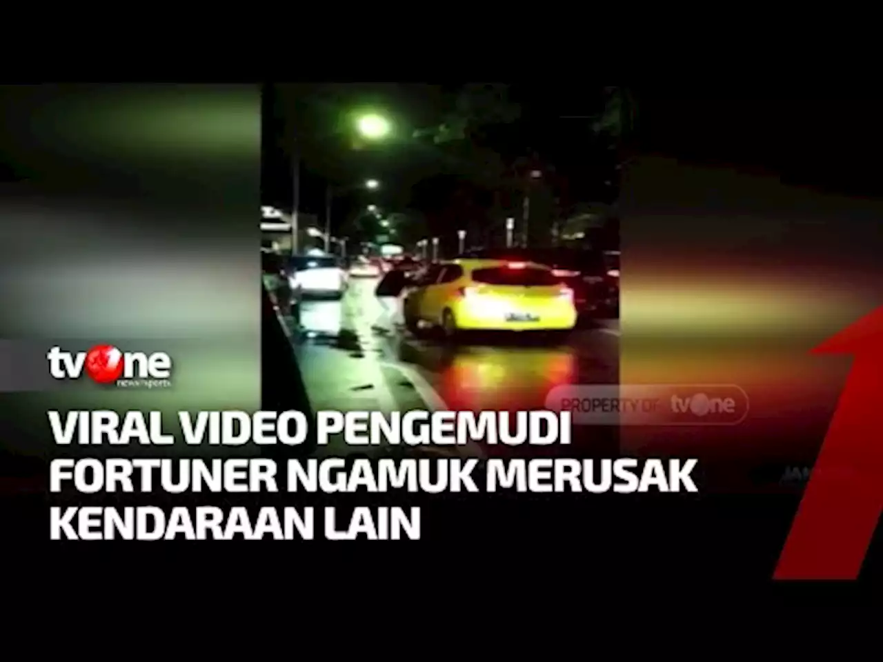 Tidak Terima Ditegur, Pengemudi Fortuner Ngamuk Pakai Pedang Katana - tvOne