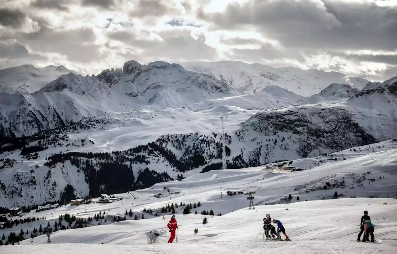 Trois personnes décèdent dans des accidents de ski dans les Alpes