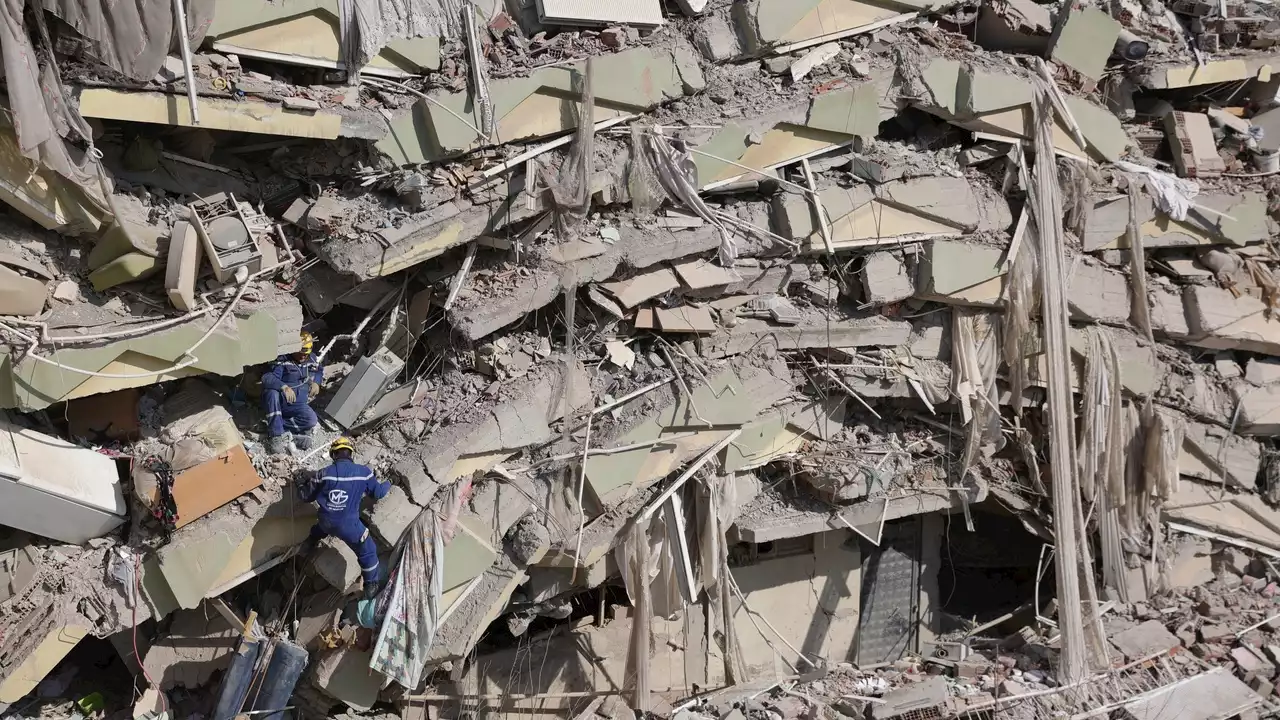 Los voluntarios se enfrentan a los saqueadores tras los terremotos de Turquía y Siria