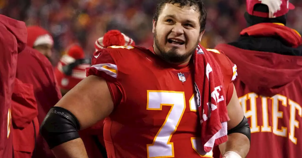 Christina Allegretti, wife of Chiefs offensive lineman, gives birth to twins