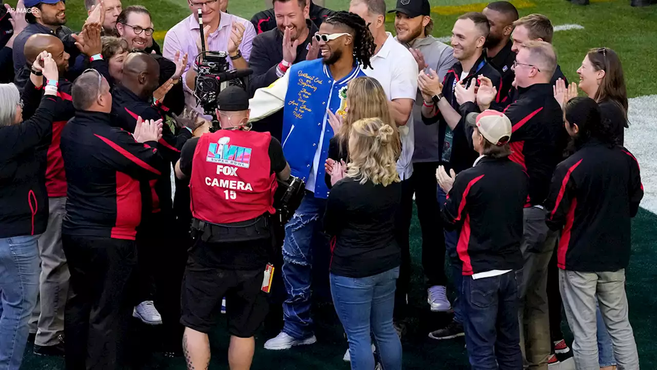 Damar Hamlin makes appearance on field at Super Bowl with first responders who saved his life