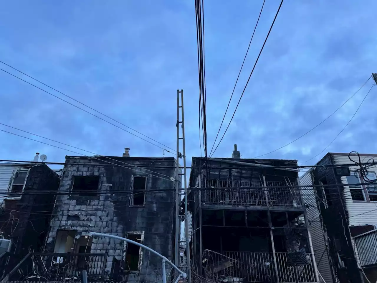 Early morning blaze tears through four Bronx houses, injures two firefighters | amNewYork