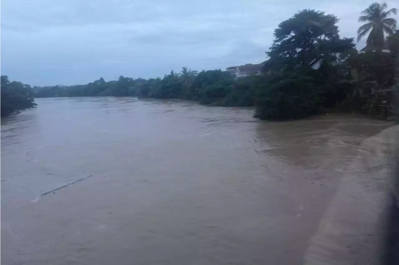 Warga Lebak diminta tetap waspada banjir, meski debit Ciberang turun