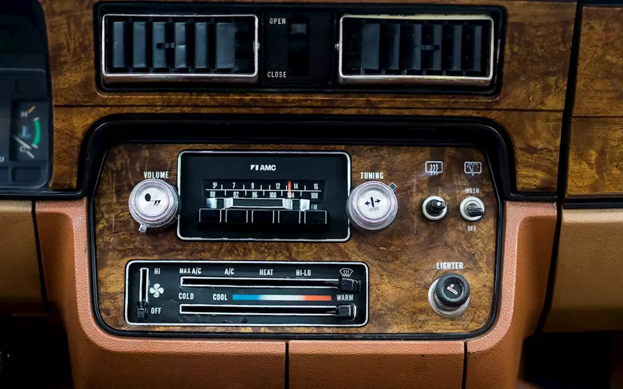 México escucha la radio en el coche: UNAM