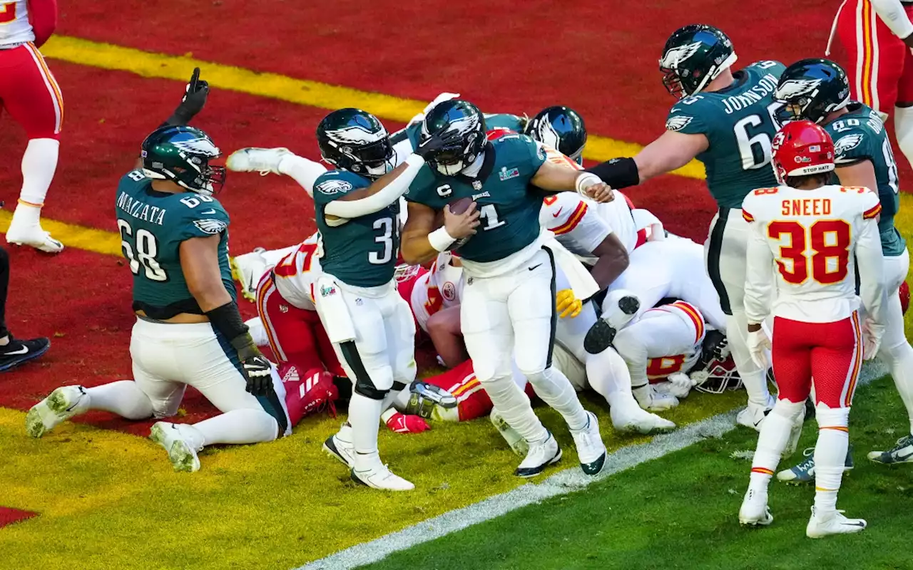 Super Bowl LVII: Pegan primero las Águilas de Filadelfia | Video