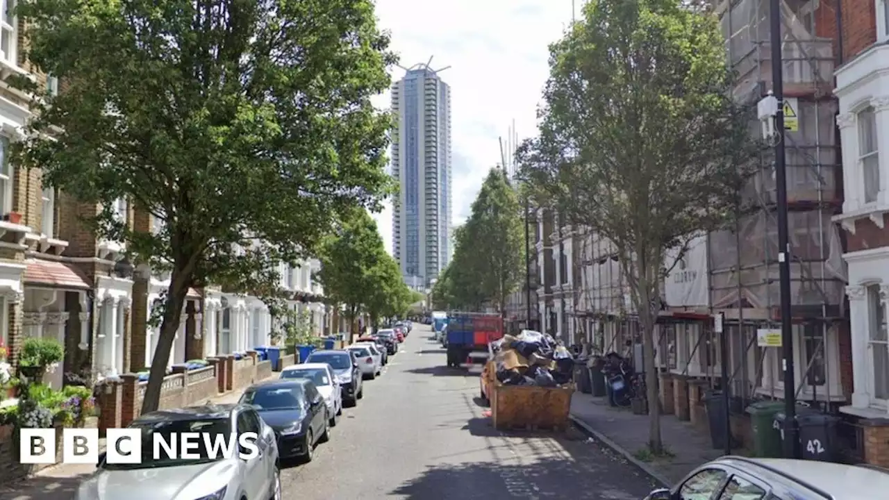 Man dead in south London flat fire