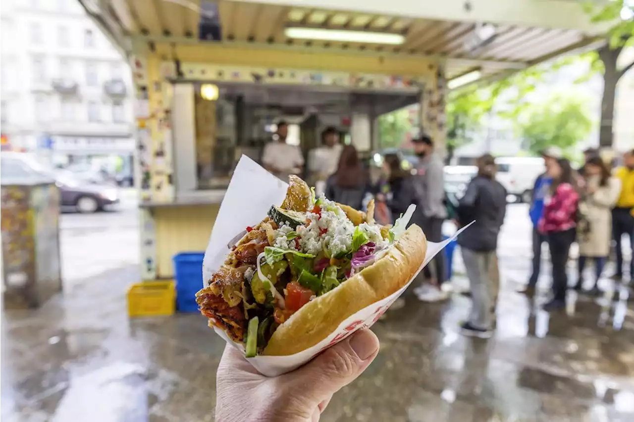 Mitternacht bei Mustafas Gemüsekebap: Warum die Schlange plötzlich kurz war