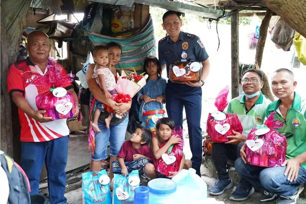 Single mom from Talisay City receives pre-Valentine’s Day treat from cops