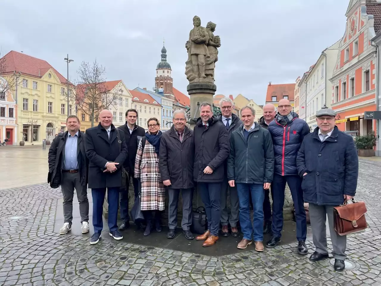 Umfangreiche Kooperation zwischen Stadt Cottbus/Chóśebuz und dem Landkreis Spree-Neiße/Wokrejs Sprjewja-Nysa: Polizistenausbildung und OSZ-Gipfel gefordert --- (Cityreport24-Nachrichtenblog)