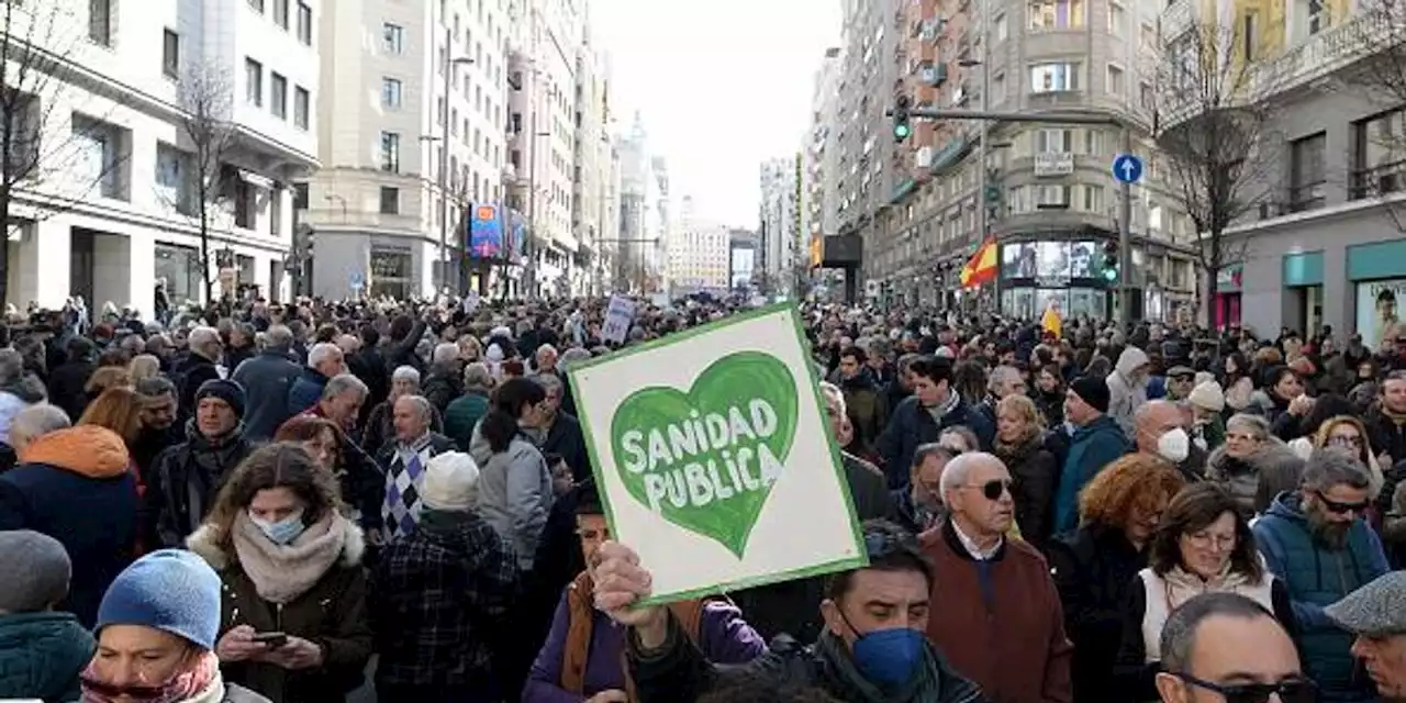 Hundreds of Thousands March in Madrid to 'Defend Health Service' From Privatization