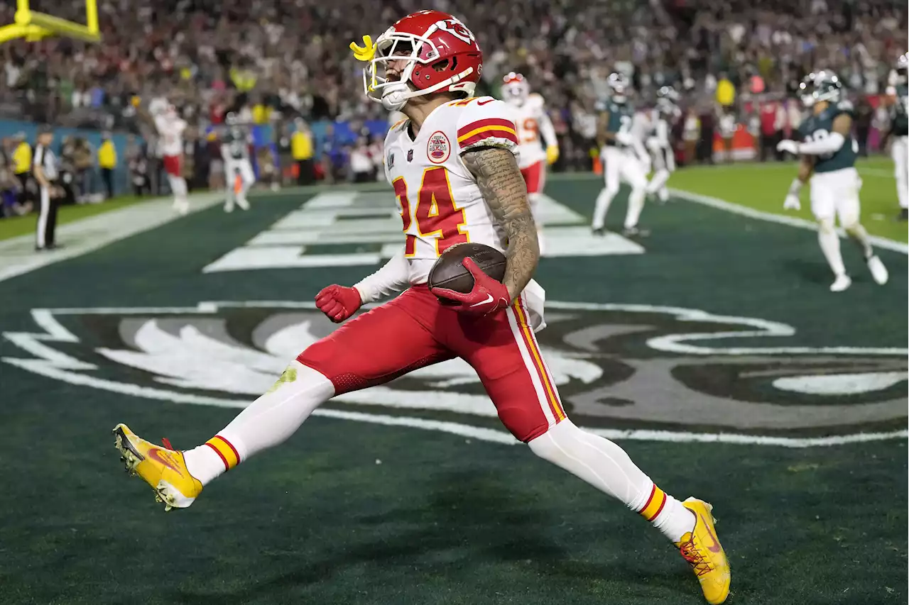 Super Bowl 57: Chiefs beat Eagles 38-35