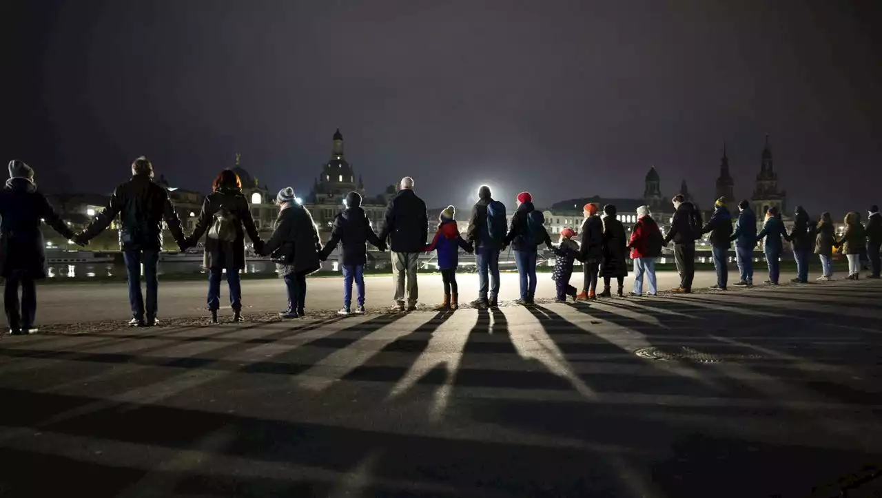 Dresden: Bürger setzen Zeichen gegen rechtsextreme Vereinnahmung von Gedenktag