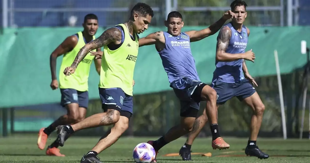 Los 11 de Racing con Paolo Guerrero en el banco