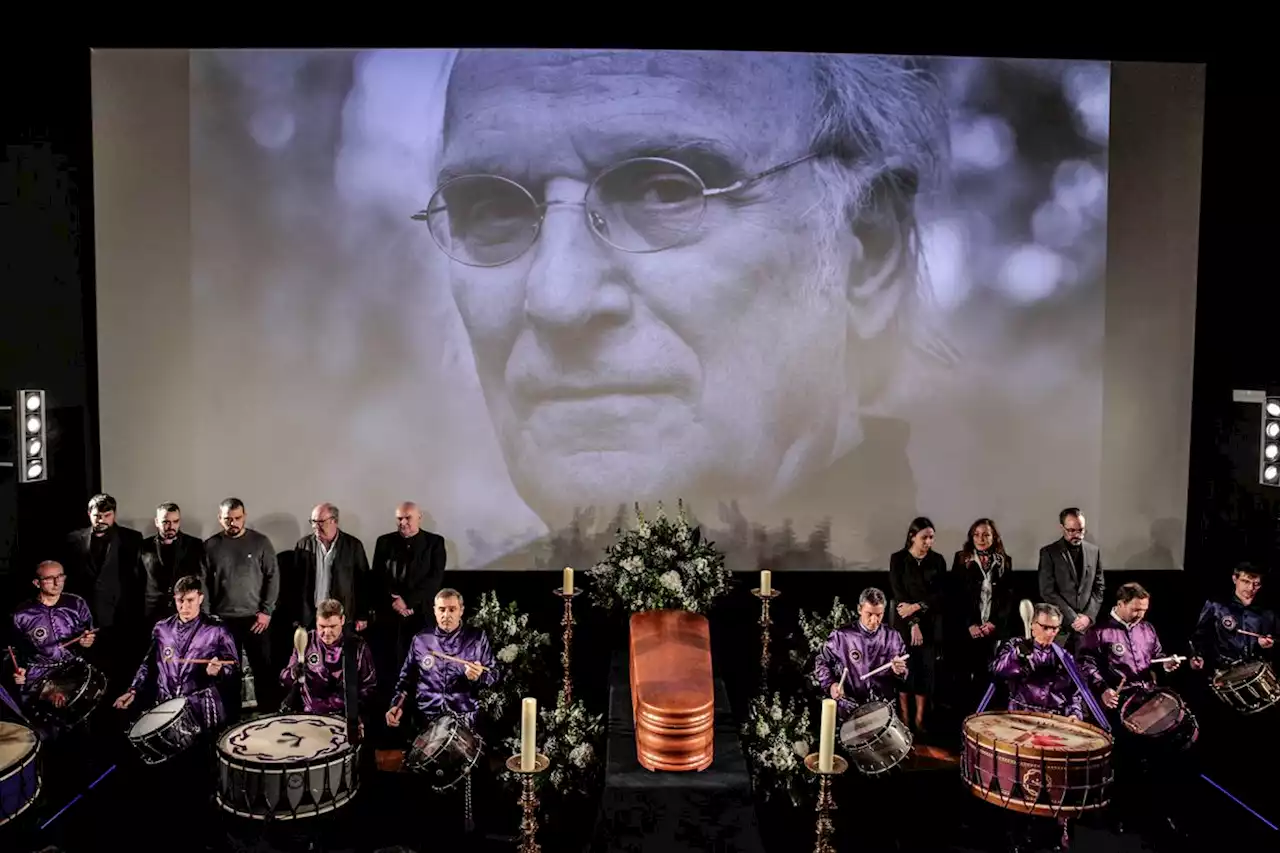 Rugen los tambores de Calanda para decir adiós a Carlos Saura