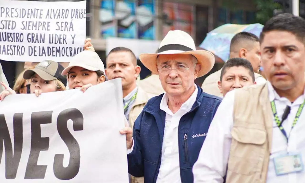 Álvaro Uribe está de vuelta a las calles: apunta a las elecciones de octubre