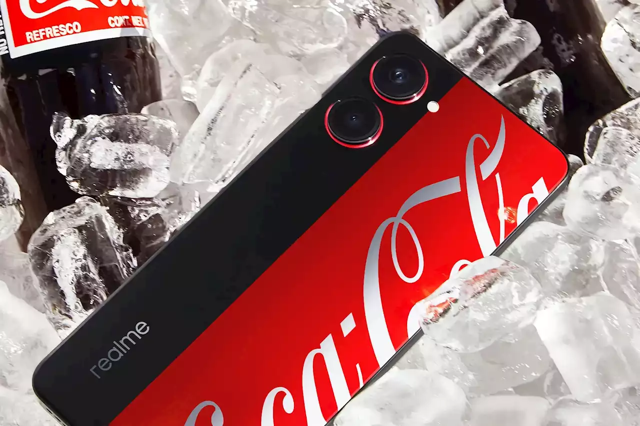 Nu är Coca-Cola-telefonen officiell. Törstigt samarbete.