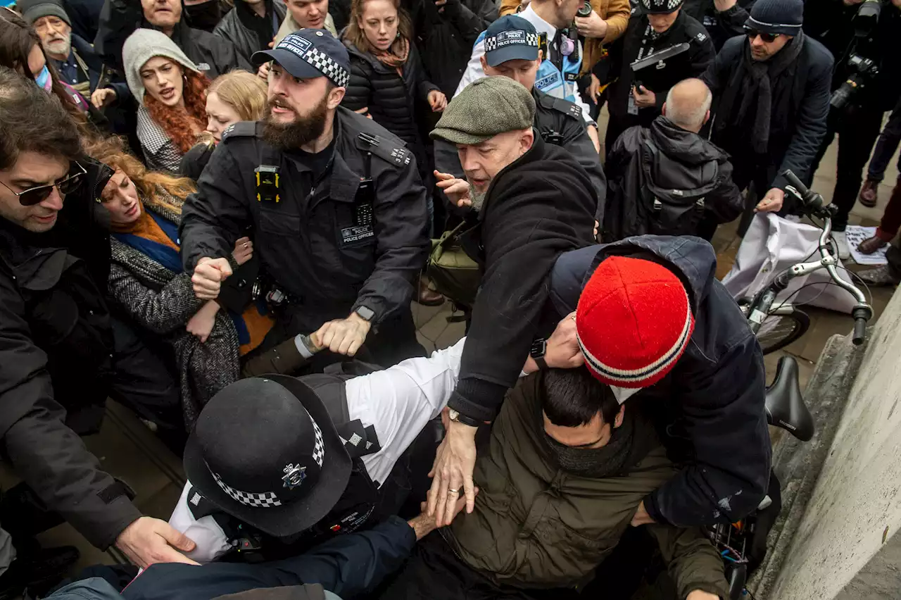 Protesters clash at drag queen reading time outside world famous British art gallery