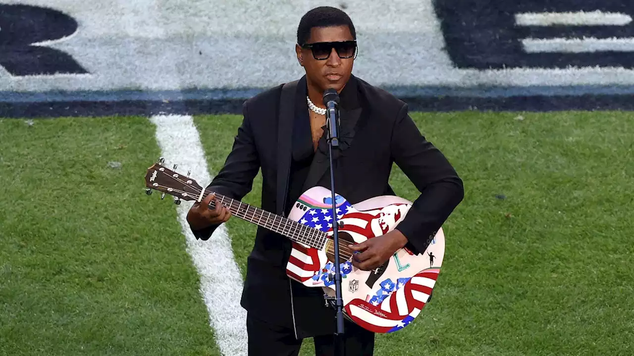 Yes, Indiana native Babyface played his guitar upside down at the Super Bowl. Here's why