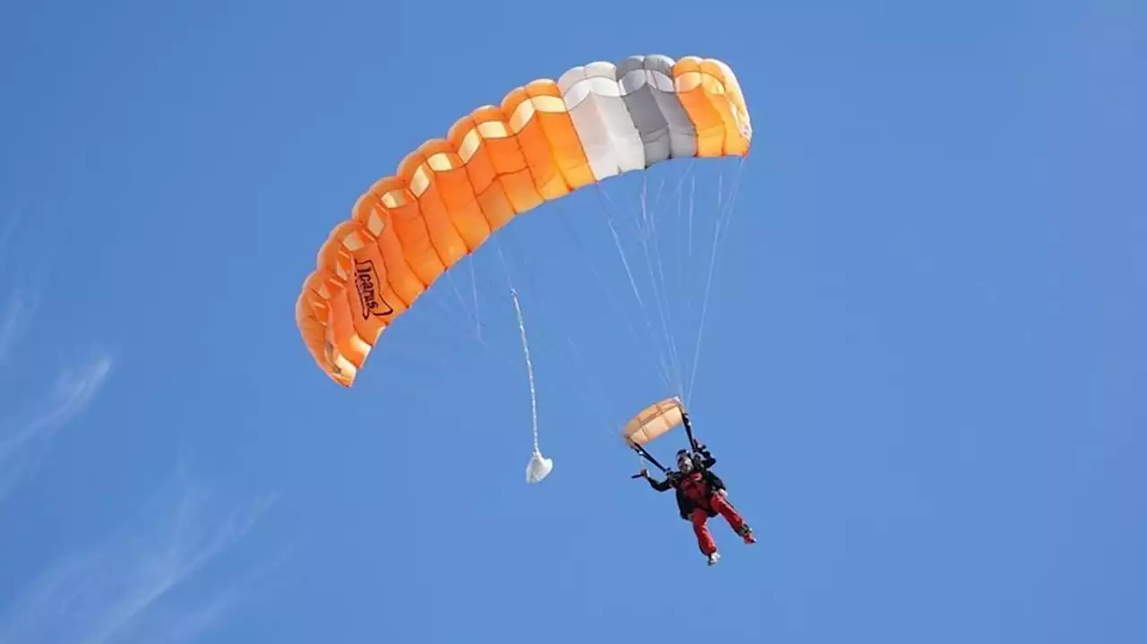 Un paracaidista muere tras sufrir un accidente en el aterrizaje junto al aeódromo de Bolullos, Sevilla