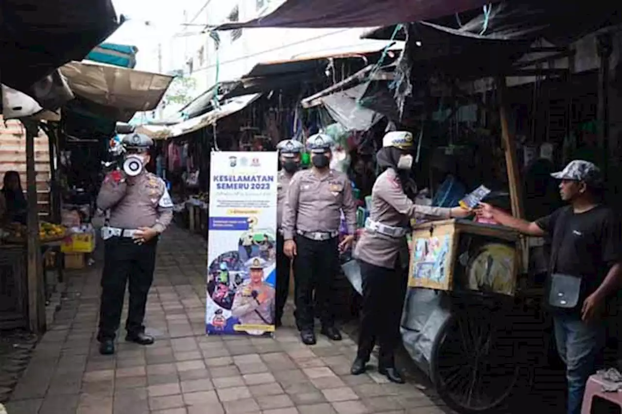 Ingatkan Ketertiban Berlalu Lintas ke Pasar-pasar