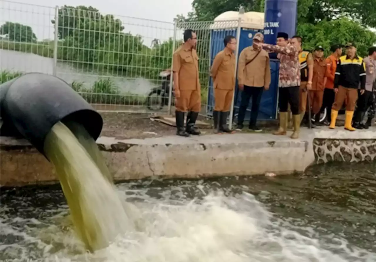 Sidak Banjir Tanggulangin, Bupati Minta Petugas Kerahkan Banyak Pompa