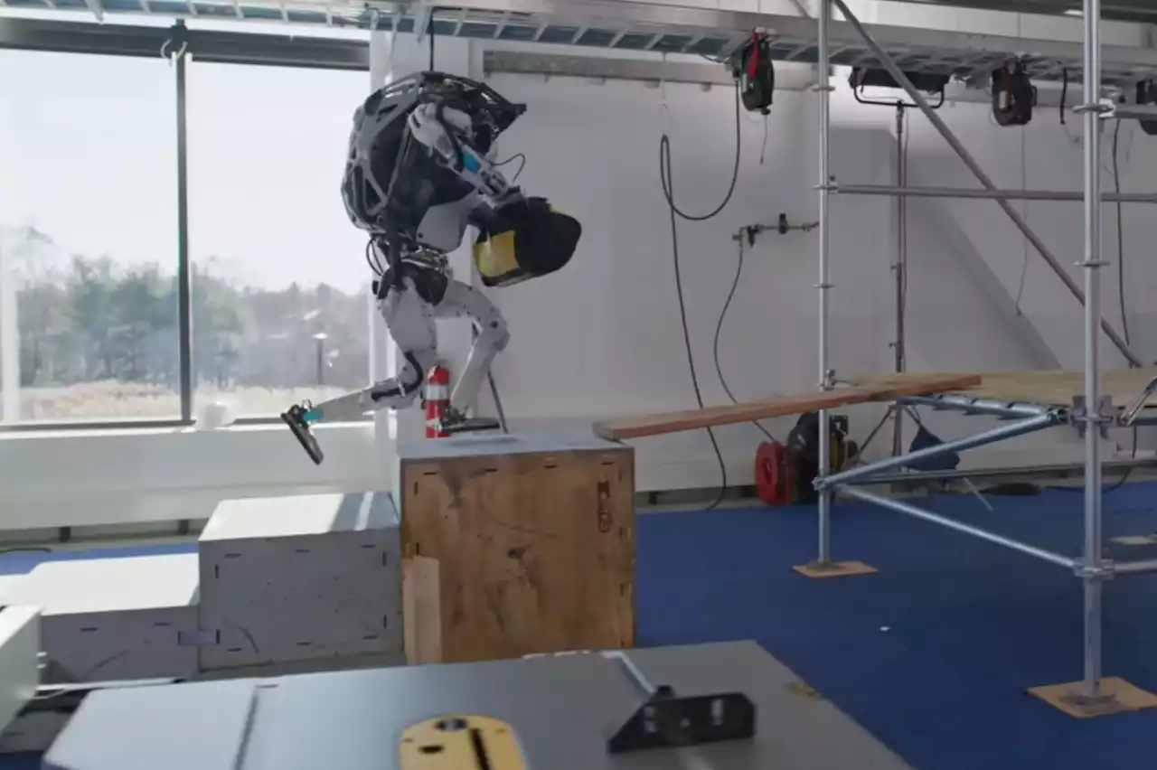 Boston Dynamics montre les 'échecs' de son robot humanoïde