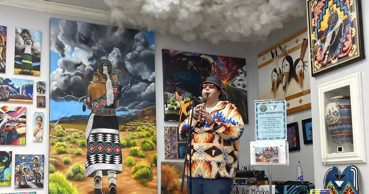 Native dancers want Arizona gallery owner held on hate crime