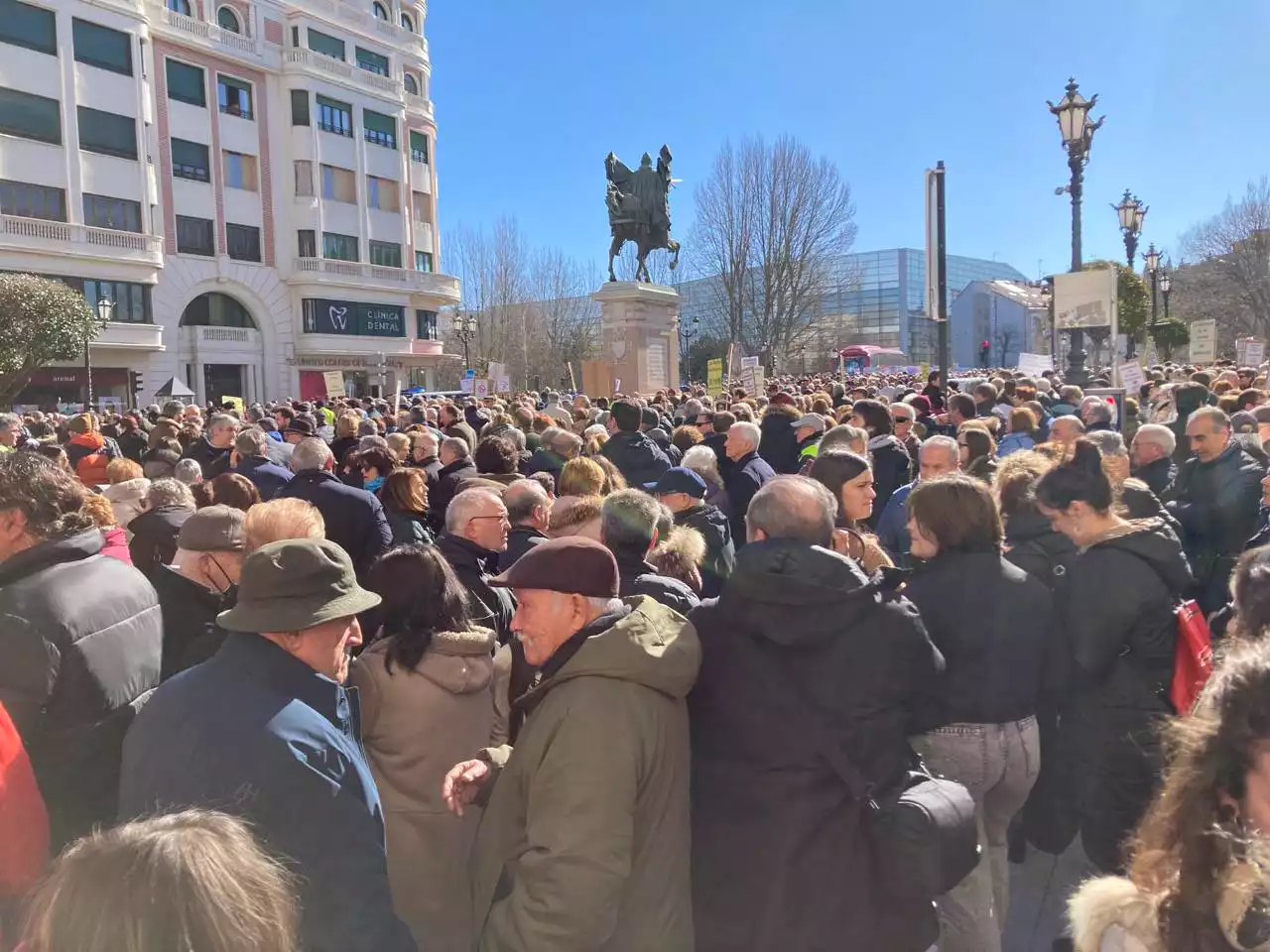 11.000 burgaleses se manifiestan en defensa de la sanidad pública