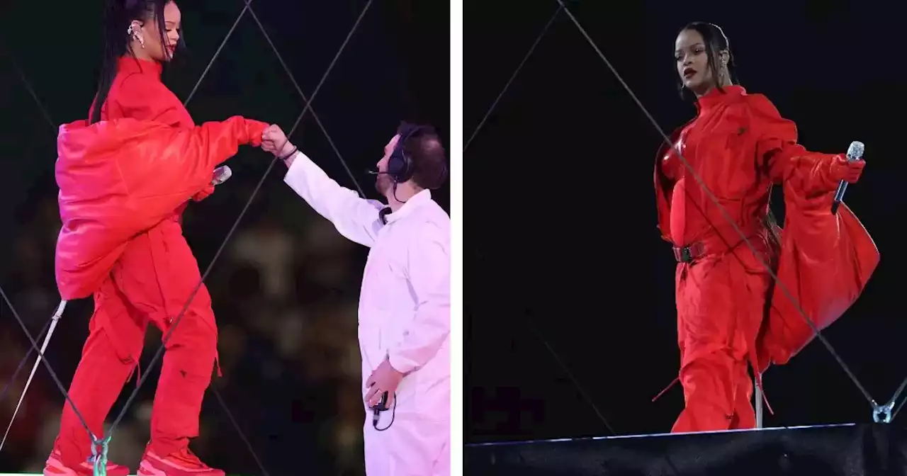 Rihanna impactó con su vestido rojo en el show de medio tiempo del Super Bowl