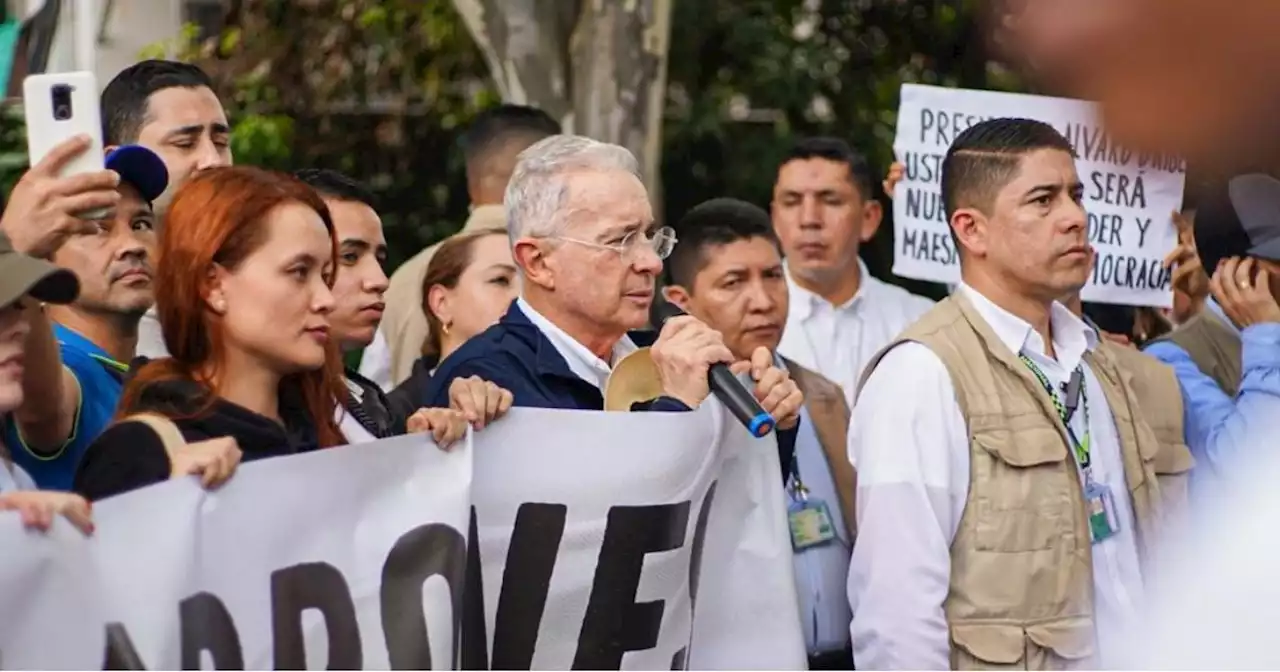 Uribe regresó a la calle: en la mira el alcalde Daniel Quintero - Las2orillas.co