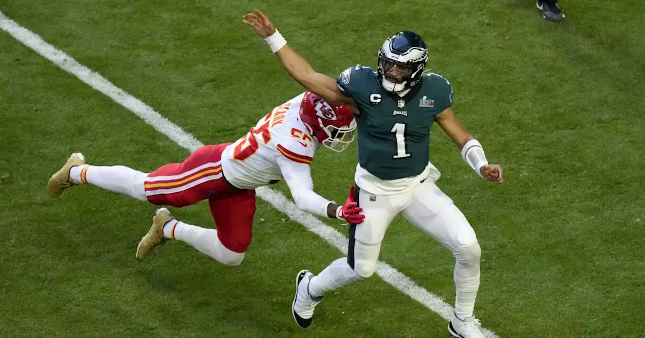 Super Bowl LVII live updates: Patrick Mahomes and Chiefs cut into Eagles' lead