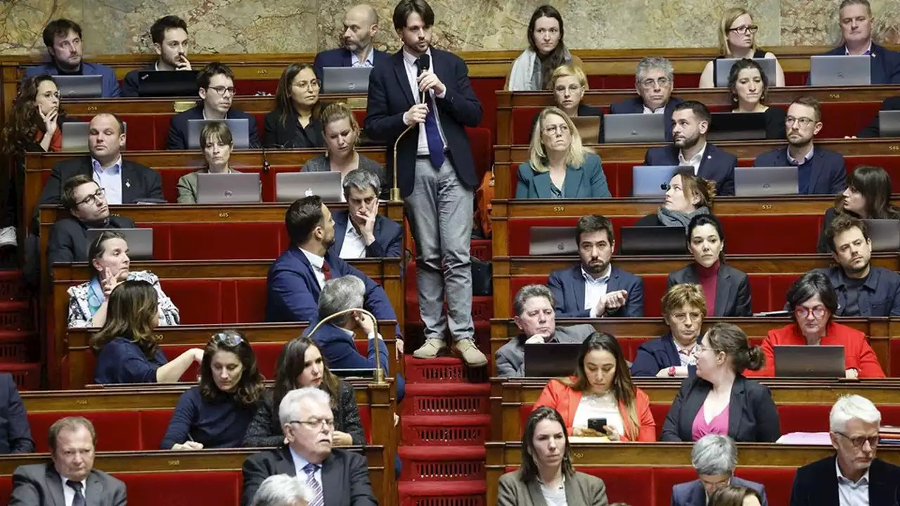 Retraites : la pression s'accroît sur LFI après un nouvel incident à l'Assemblée