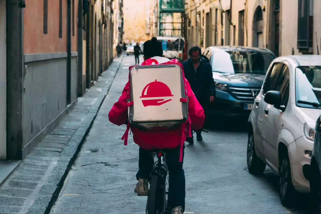 Contratti e diritti | La situazione dei lavoratori del food delivery in Italia - Linkiesta.it