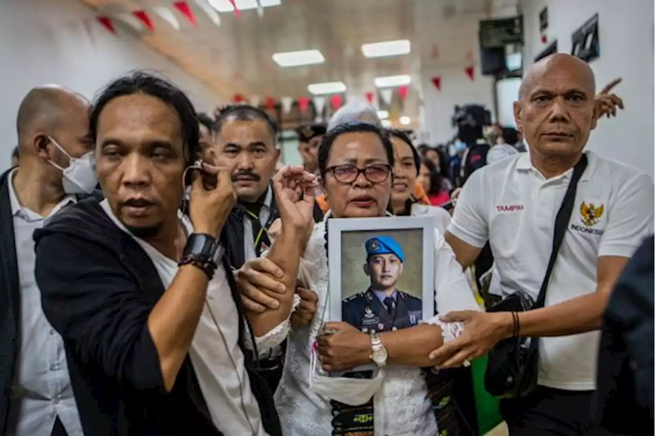 Vonis Mati Ferdy Sambo, Ibu Brigadir J: Luar Biasa, Puji Tuhan.