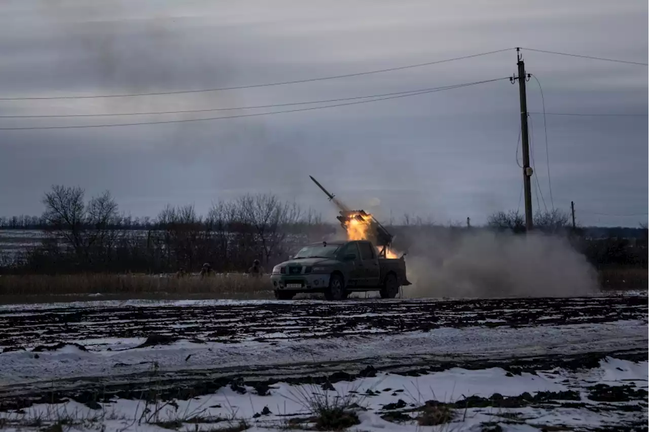 Russian forces advance on Bakhmut in eastern Ukraine