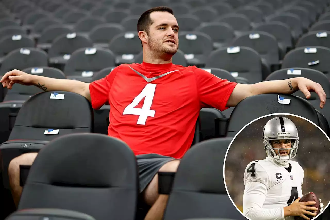 Derek Carr tells Raiders he’s refusing to accept trade