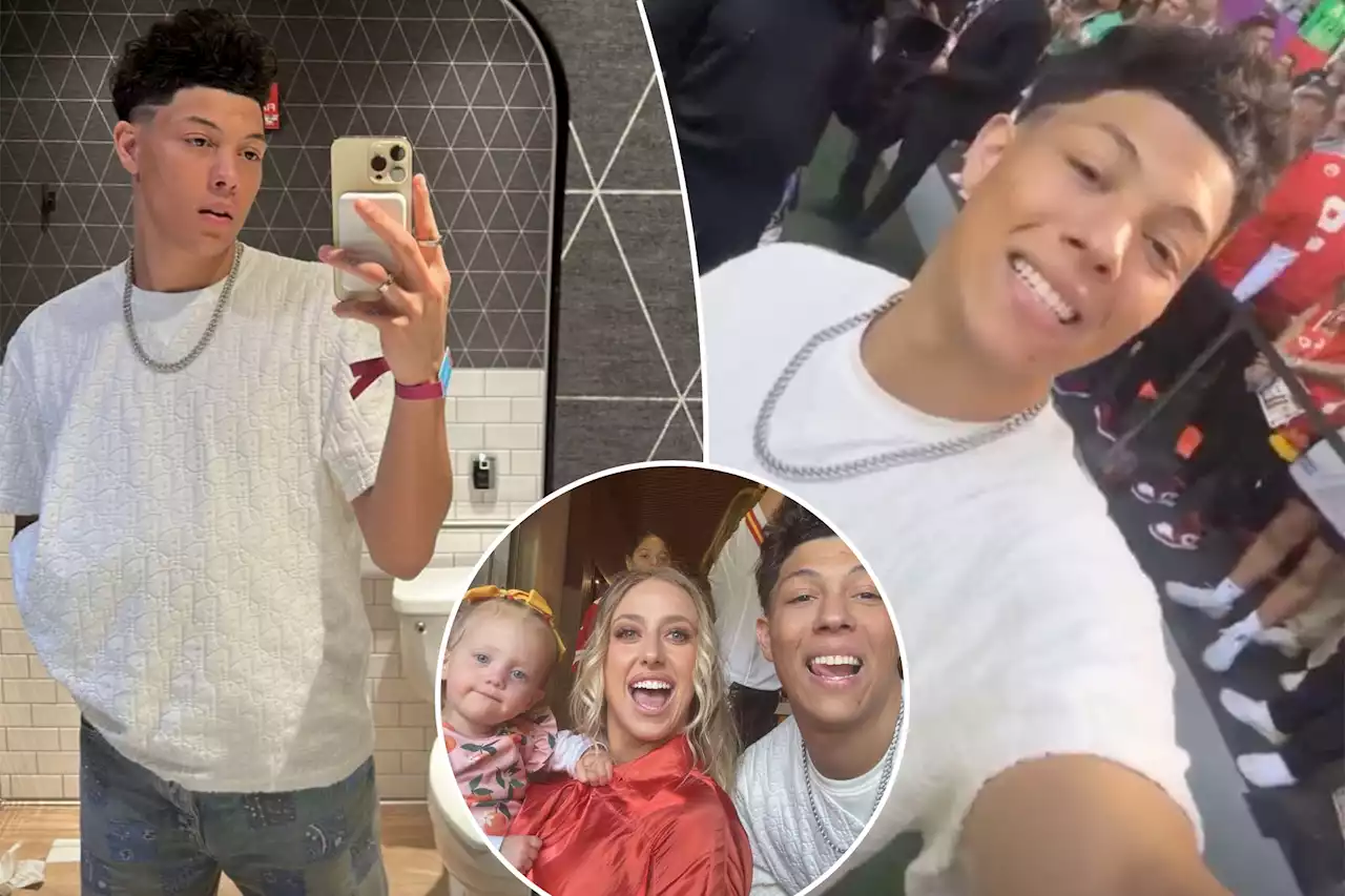 Jackson Mahomes is taking bathroom selfies at Super Bowl 2023